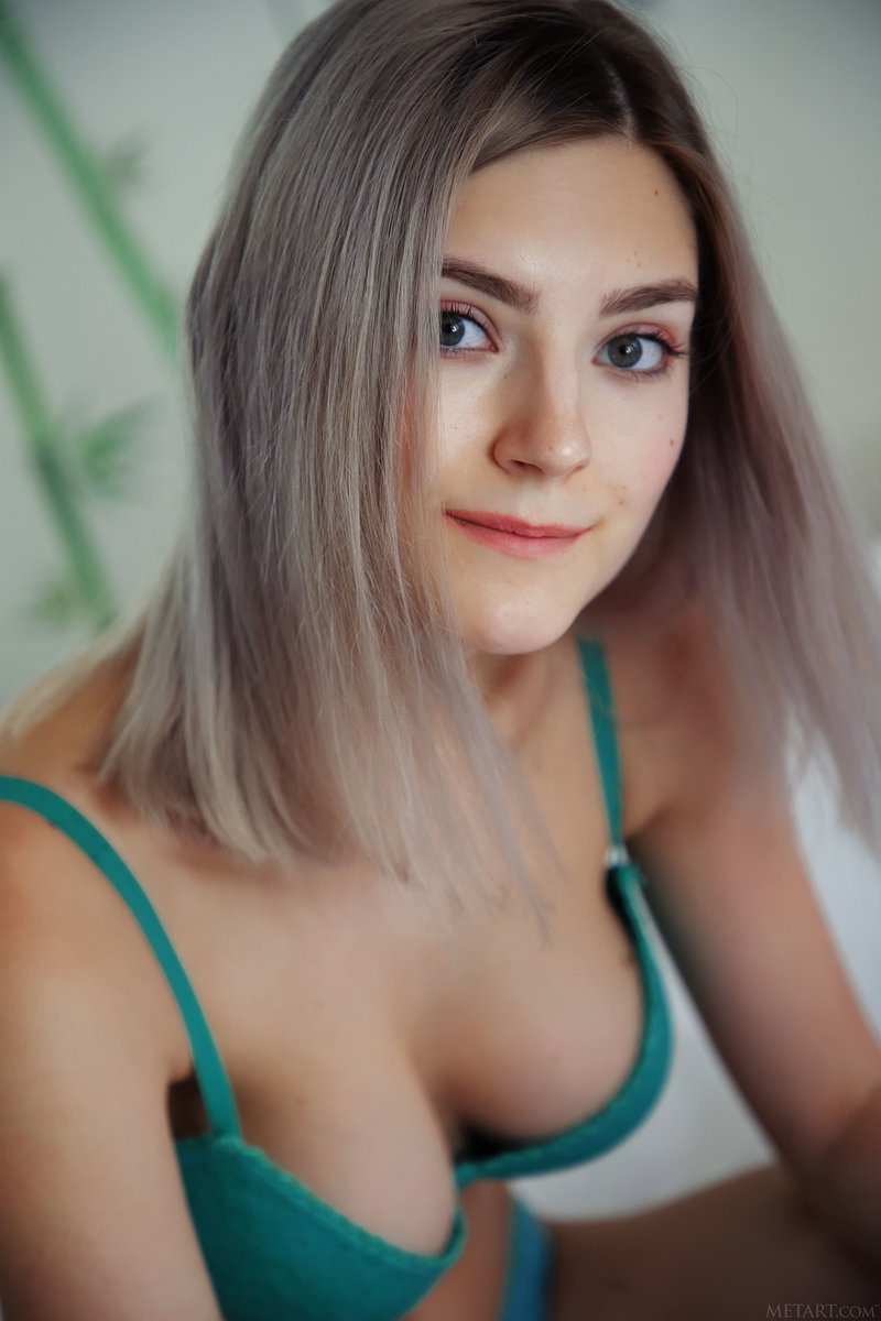 Оксана, 19 лет, 4 размер груди